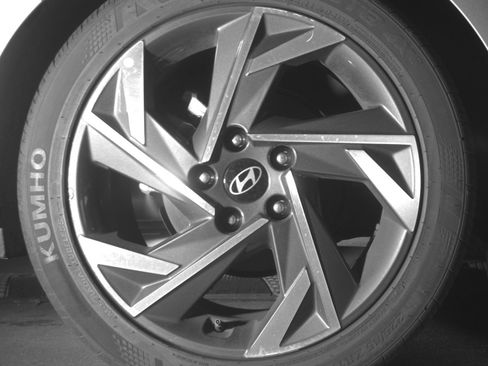 Used 2025 Hyundai Elantra Limited FWD image 15