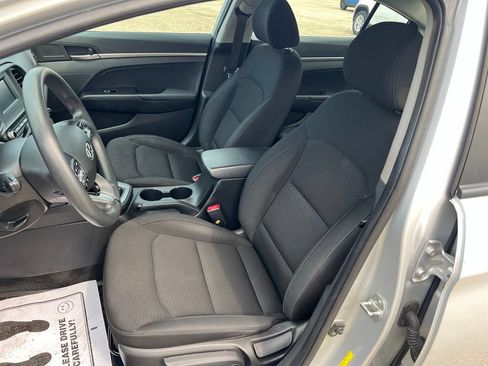 Used 2019 Hyundai Elantra SE w/ Winter Weather Package FWD image 28