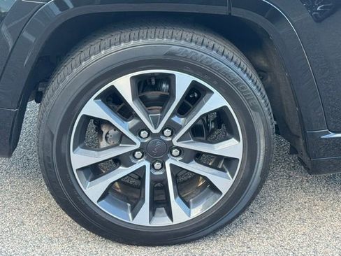 Used 2023 Jeep Grand Cherokee Overland w/ Luxury Tech Group IV AWD/4WD image 14