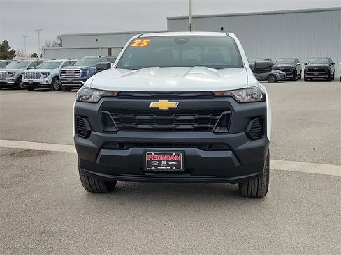 Used 2024 Chevrolet Colorado W/T image 3