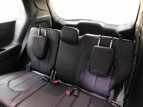New 2026 Chrysler Pacifica Select image 11