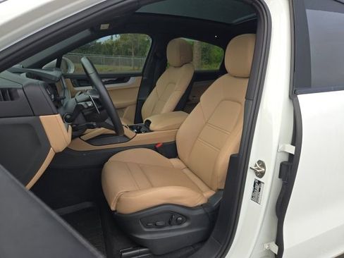 Used 2024 Porsche Cayenne S image 14