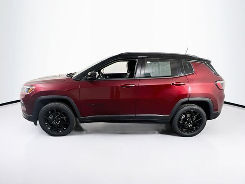 Used 2022 Jeep Compass Latitude w/ Sun and Sound Group AWD/4WD image 8