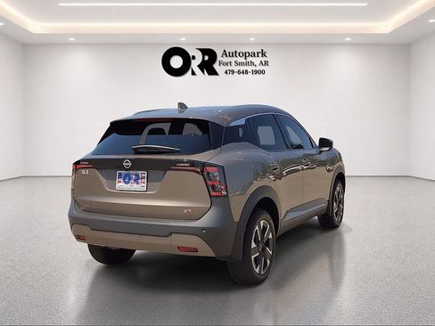 Used 2025 Nissan Kicks SR FWD image 5