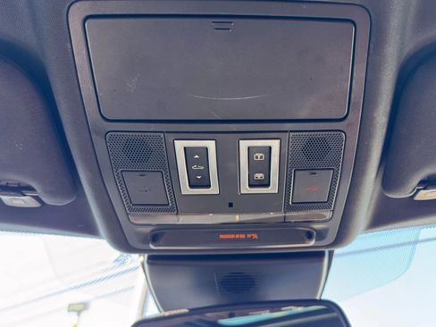 Used 2016 Jaguar XF S image 32