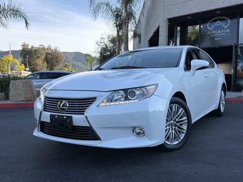 Used 2014 Lexus ES 350 w/ Premium Package FWD image 2