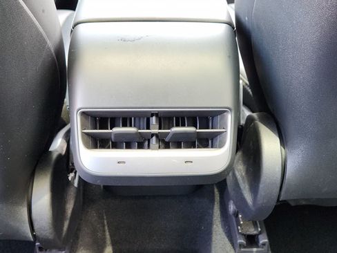 Used 2023 Tesla Model Y Long Range AWD/4WD image 26