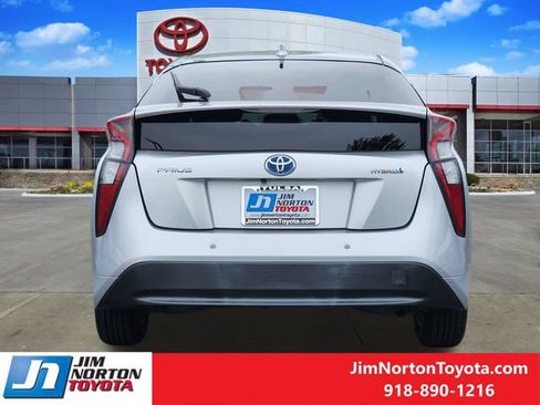 Used 2018 Toyota Prius Two w/ Prius Two Safety Plus Package FWD image 7