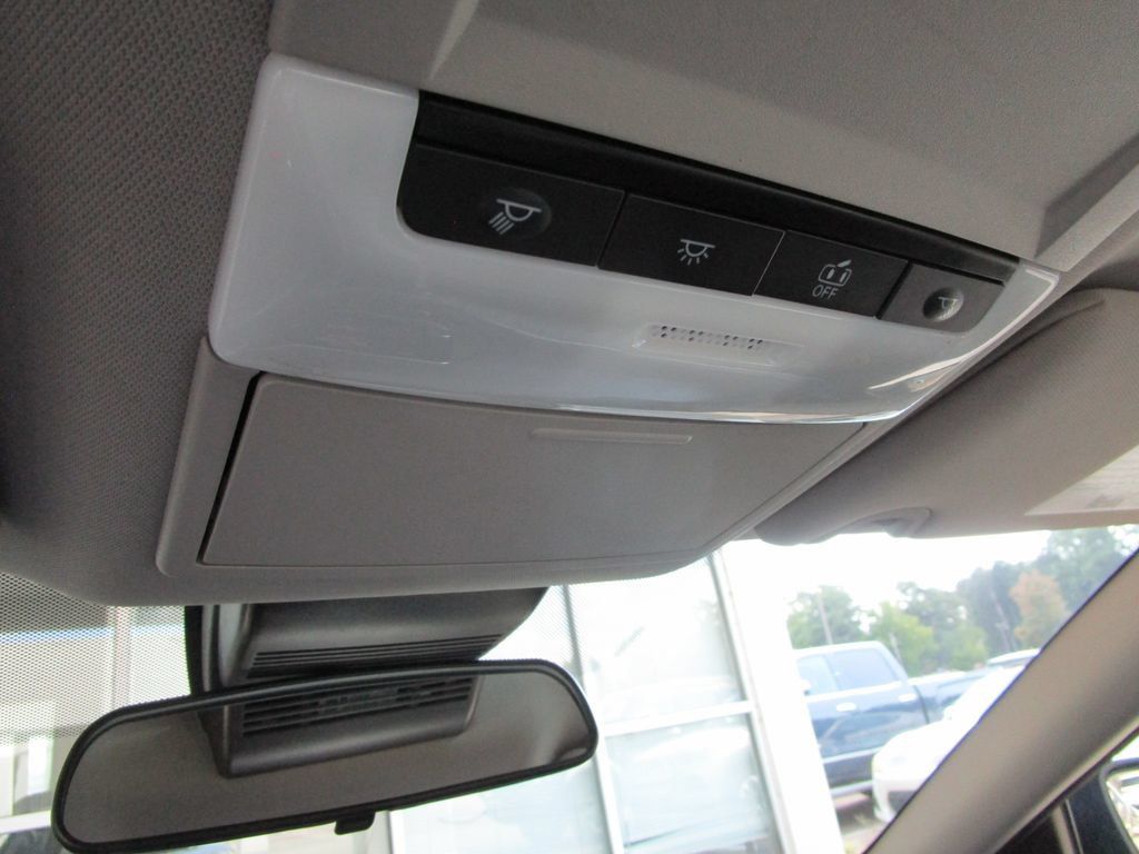 Used 2025 Nissan Altima 2.5 SV FWD image 30