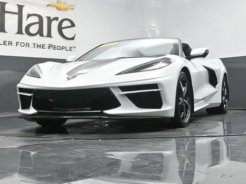 Used 2021 Chevrolet Corvette Stingray Premium Conv w/ Z51 Performance Package RWD image 4