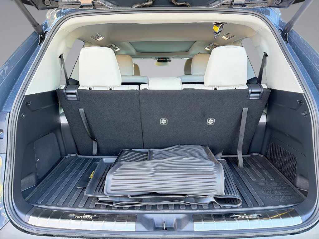 Used 2025 Toyota Grand Highlander AWD image 13