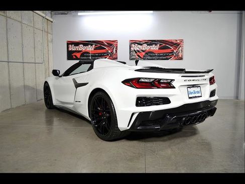 Used 2024 Chevrolet Corvette Z06 RWD image 7