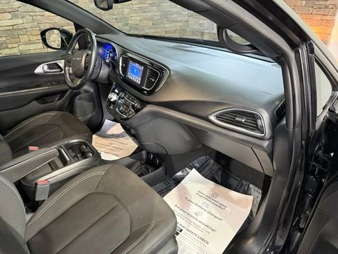 Used 2018 Chrysler Pacifica Touring Plus w/ S Appearance Package FWD image 31