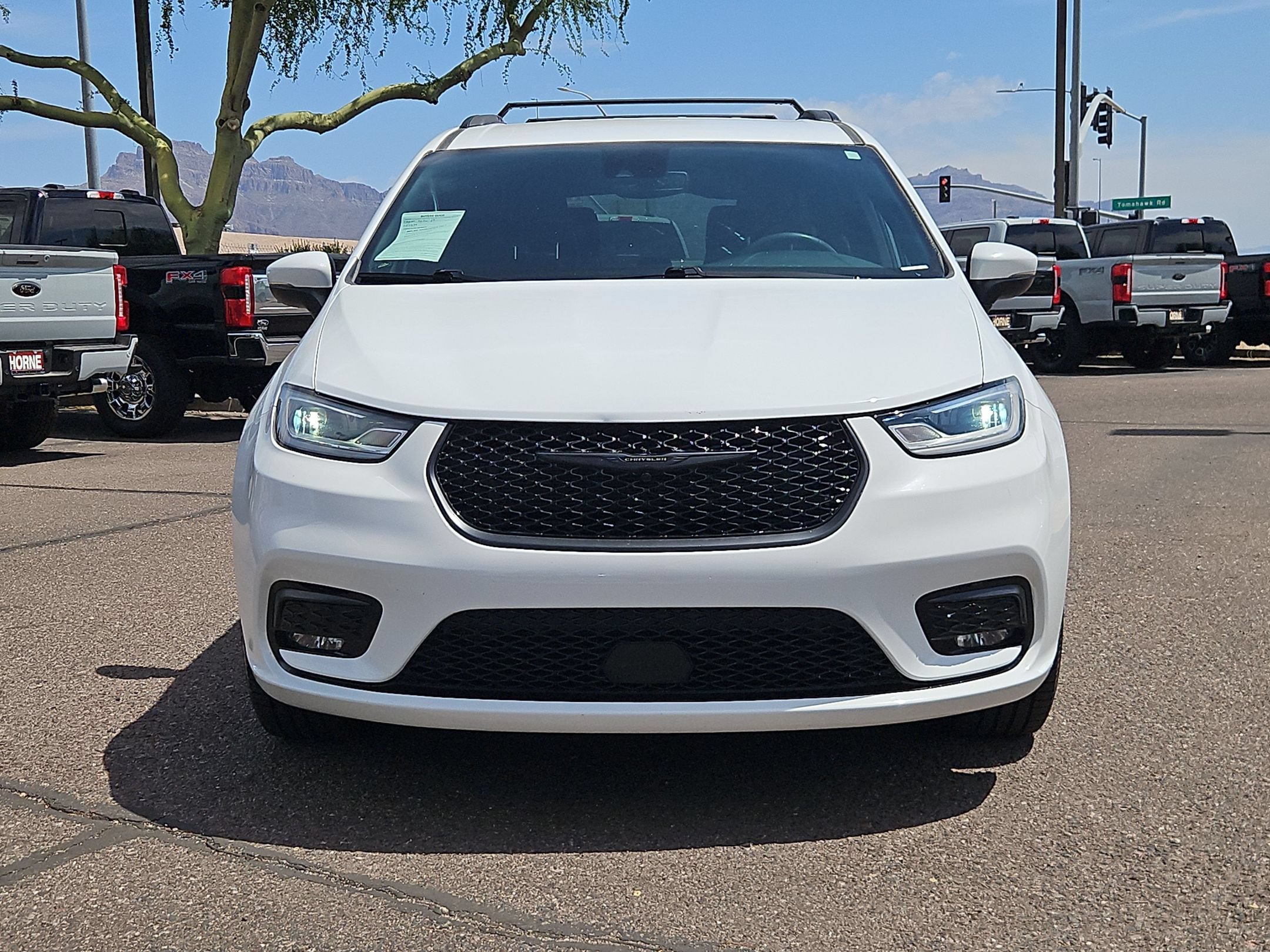 Used 2023 Chrysler Pacifica Touring-L w/ S Appearance Package AWD/4WD image 2