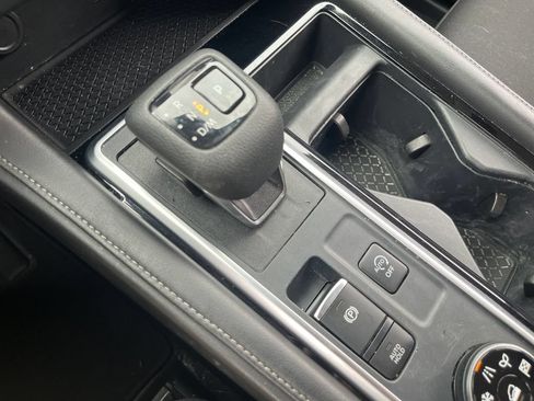 Used 2025 Nissan Pathfinder SV AWD/4WD image 22