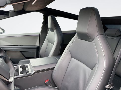 Used 2024 Tesla Cybertruck AWD Crew Cab image 24