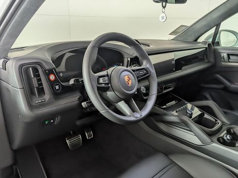New 2026 Porsche Cayenne GTS image 4