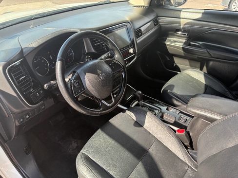 Used 2020 Mitsubishi Outlander LE image 17