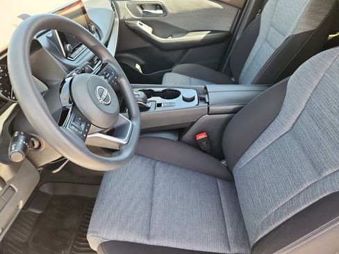 Used 2023 Nissan Rogue SV AWD/4WD image 9