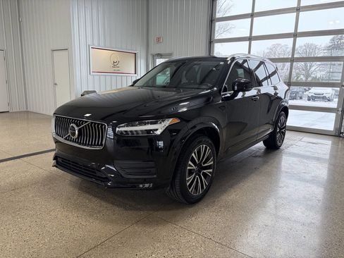 Used 2020 Volvo XC90 T5 Momentum image 2