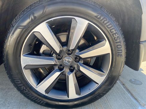 Certified 2025 Honda Pilot Touring image 26