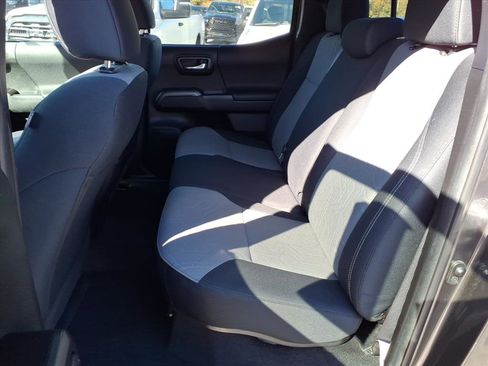 Used 2022 Toyota Tacoma TRD Sport image 10