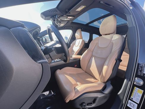 Certified 2023 Volvo XC60 B5 Ultimate w/ Climate Package image 13