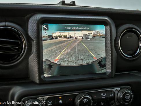Used 2021 Jeep Gladiator Overland image 28