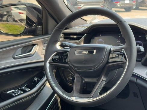 Used 2024 Jeep Grand Cherokee L Overland w/ Luxury Tech Group IV AWD/4WD image 12