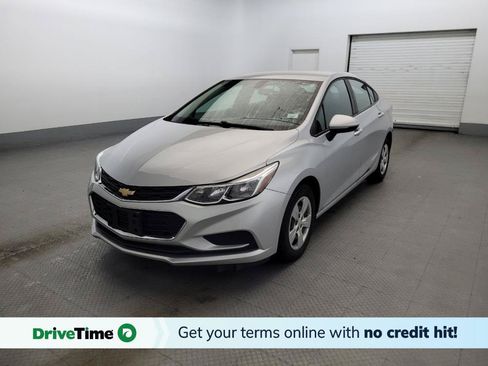 Used 2018 Chevrolet Cruze LS FWD image 1
