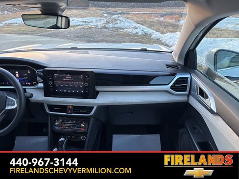 Used 2025 Volkswagen Taos SE image 32