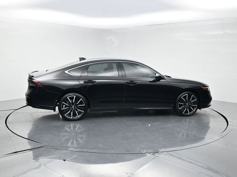 Used 2025 Honda Accord Touring image 4