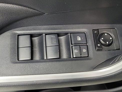 Used 2019 Toyota RAV4 XLE FWD image 19