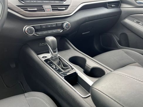 Used 2025 Nissan Altima 2.5 SV image 41