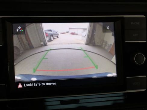 Used 2022 Volkswagen Jetta SE FWD image 21