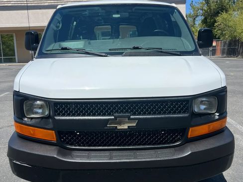 Used 2015 Chevrolet Express 2500 RWD image 2