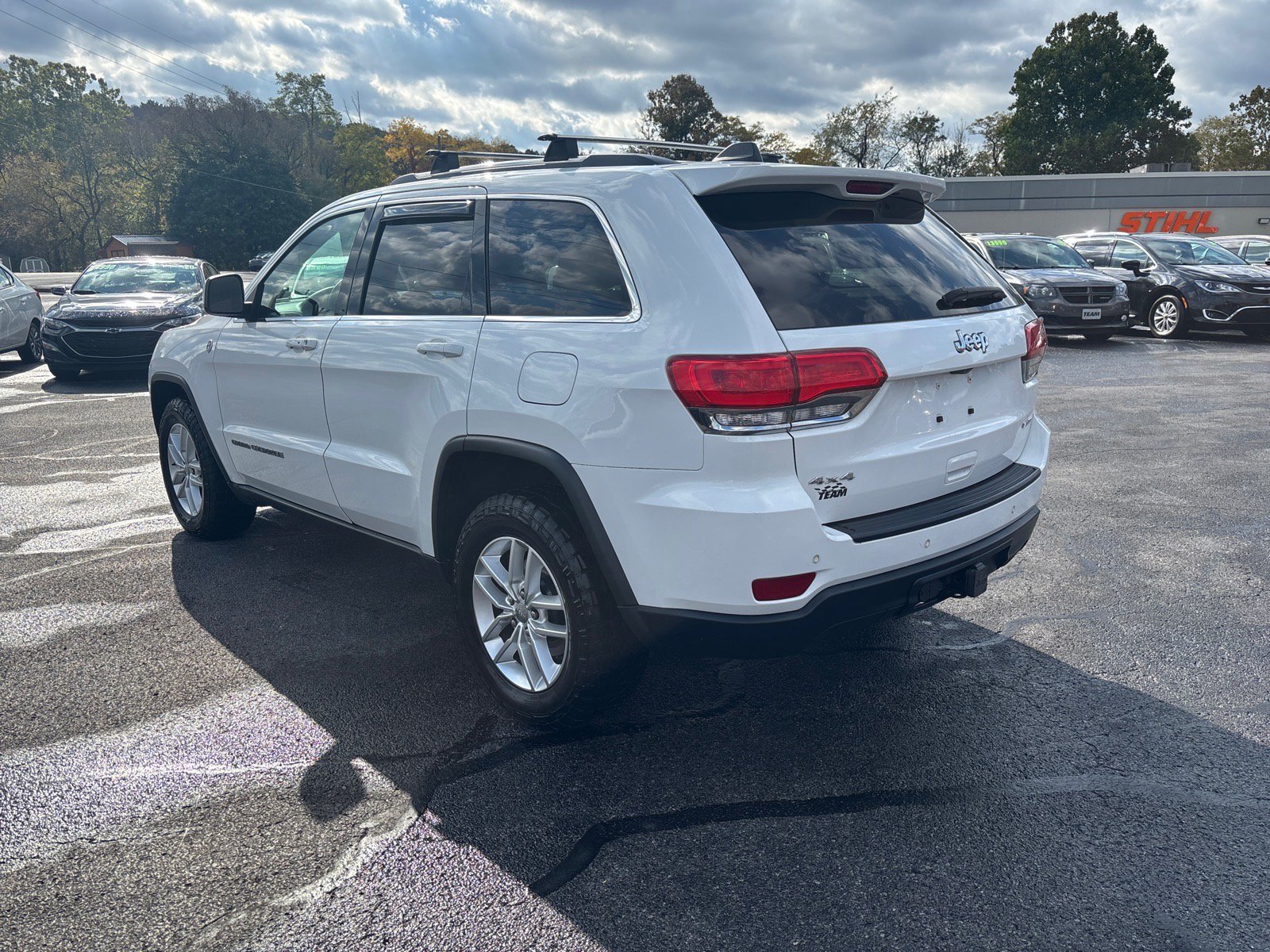 Used 2017 Jeep Grand Cherokee Laredo w/ Quick Order Package 23E AWD/4WD image 5