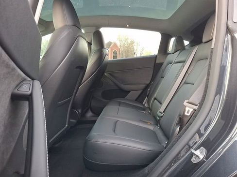 Used 2024 Tesla Model Y Performance image 10