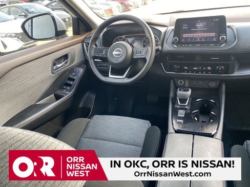 Used 2023 Nissan Rogue SV image 20