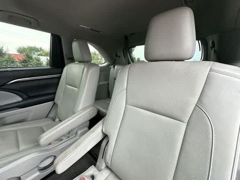 Used 2016 Toyota Highlander Limited AWD/4WD image 18