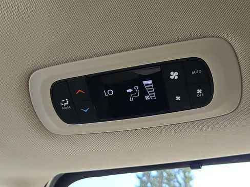 Used 2017 Chrysler Pacifica Touring-L image 23