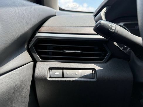 Used 2025 Nissan Altima 2.5 SV FWD image 12