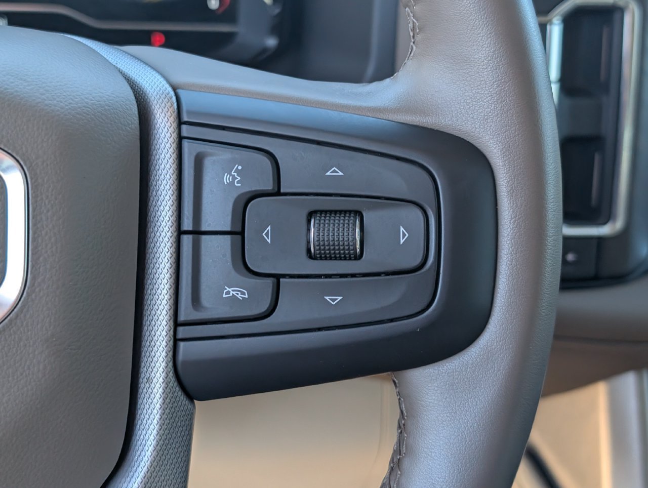 Used 2024 GMC Yukon Denali RWD image 20
