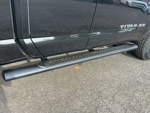 Used 2017 Nissan Titan SV image 15