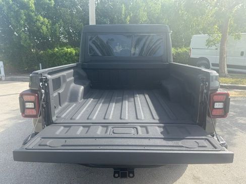 Certified 2025 Jeep Gladiator Rubicon w/ Safety Group image 38