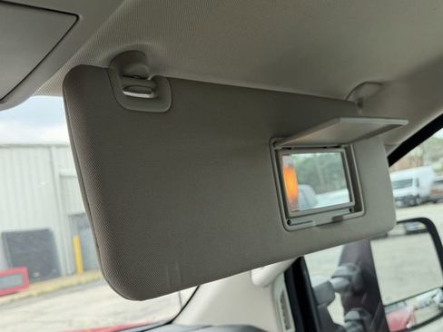 Used 2021 Nissan Titan SV w/ SV Convenience Package RWD image 25