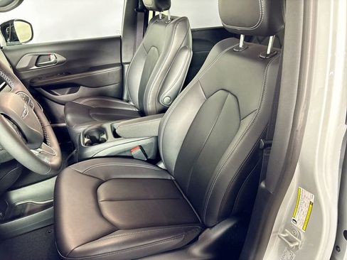 New 2026 Chrysler Voyager LX image 11