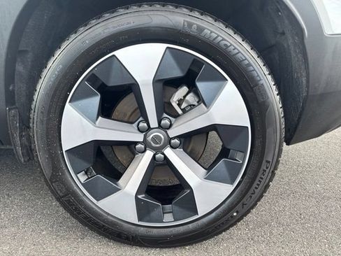 Used 2025 Volvo XC40 B5 Plus AWD/4WD image 9