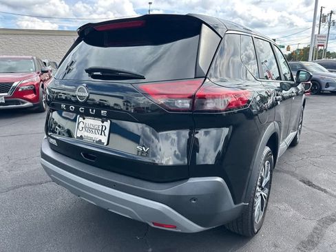 Used 2023 Nissan Rogue SV image 3