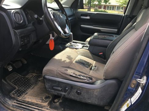 Used 2015 Toyota Tundra SR5 w/ TRD Off Road Package AWD/4WD image 4